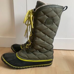 Sorel tall snow boots.
